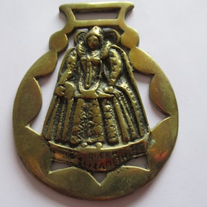 Antique Horse Brass Queen Elizabeth 1 Regina Royalty Martingale Medallion Souvenir