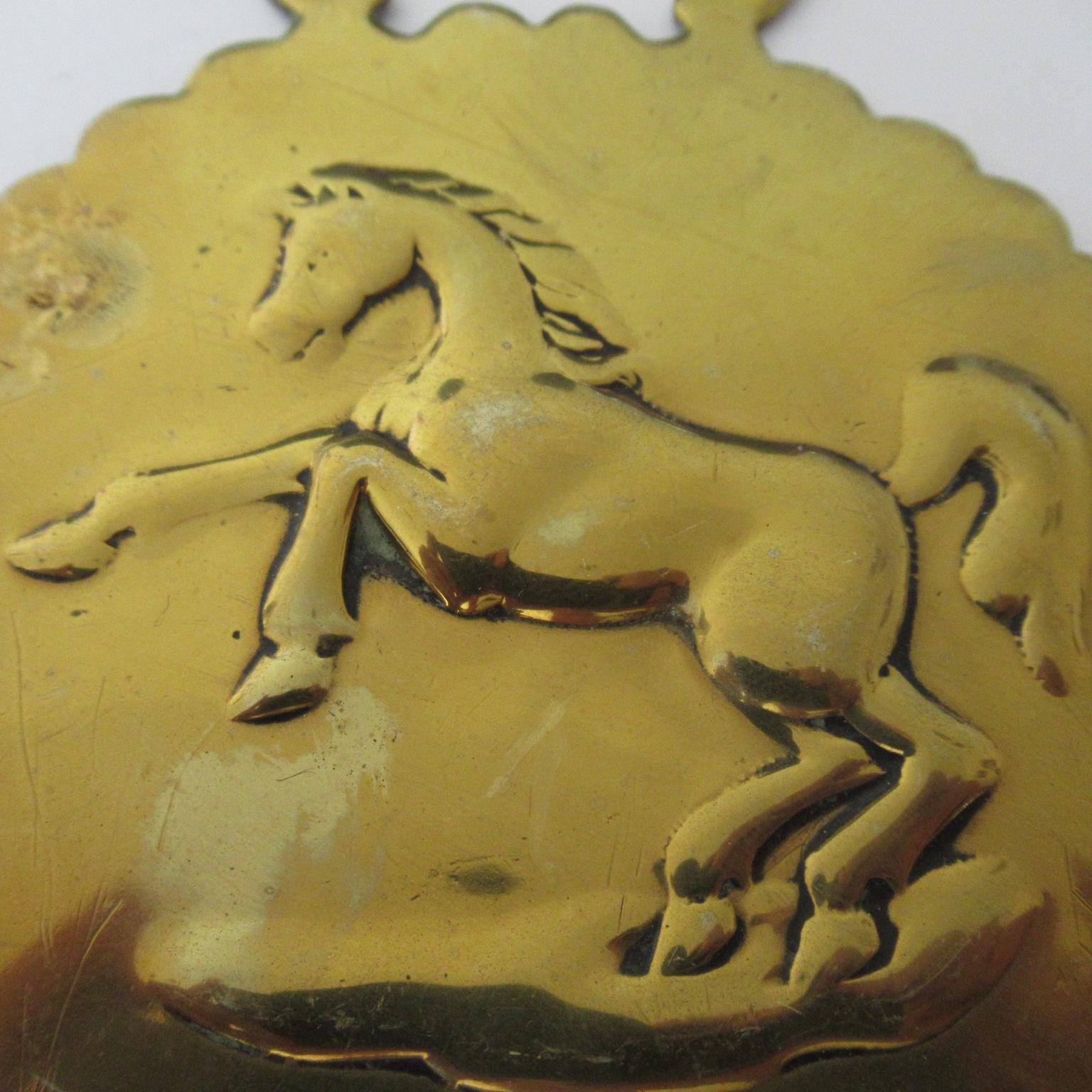 Médaillon Vintage Cheval En Laiton - Angleterre ? (Collection, Déco)