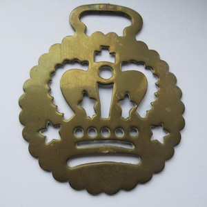 Antique Horse Brass Royalty Crown With Star Surround Stamped Pressed Commemorative Souvenir Medallion Martingale