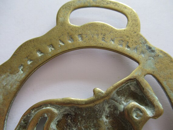 Horse Brass Ancien – Laiton – Décor équestre – Angleterre – XIXe Siècle – Bon état