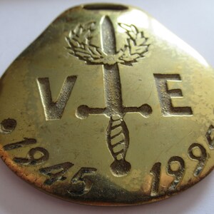Vintage Horse Brass  Commemorative The Victory Day V E 50 Year Anniversary 1945-1995 Martingale Medallion