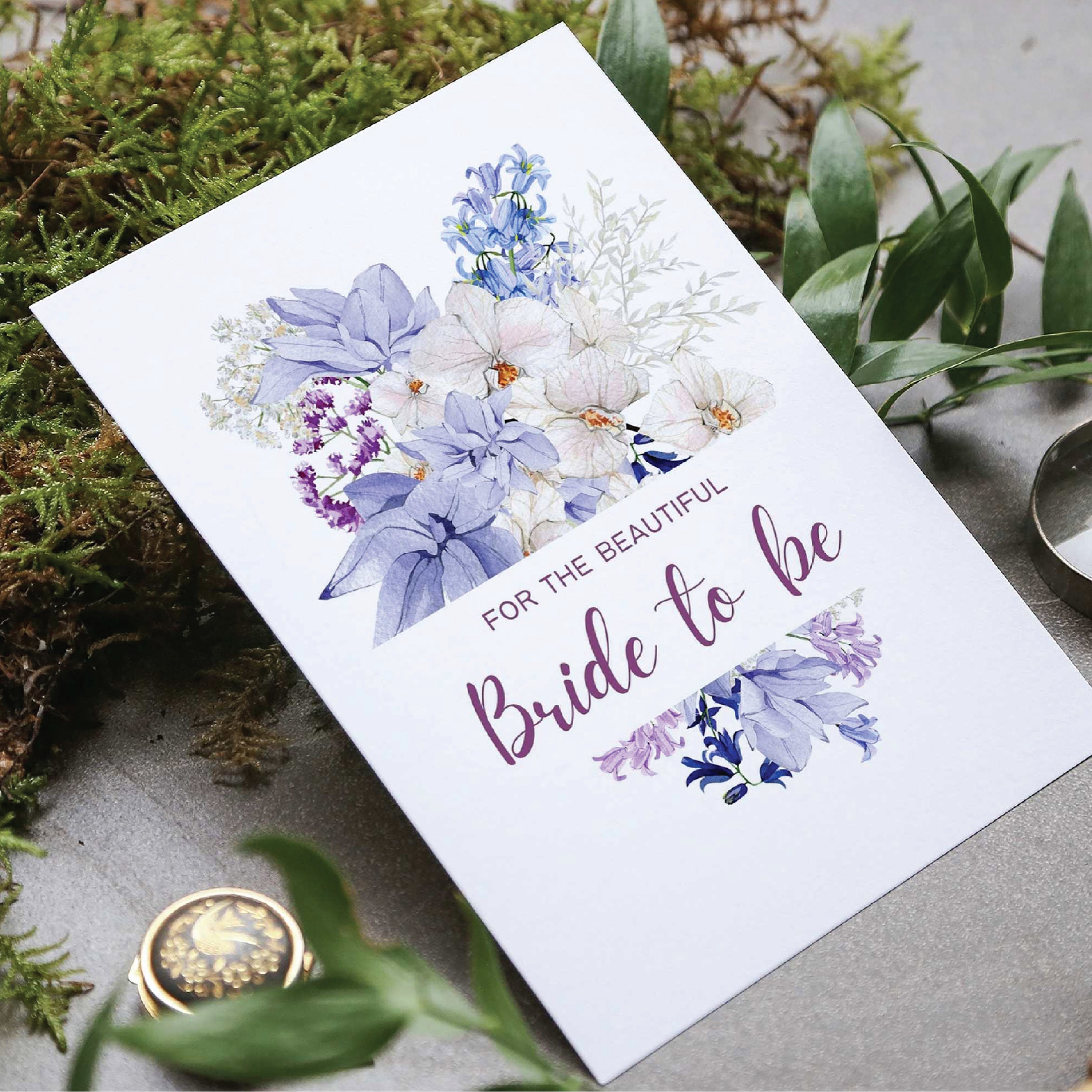 Femme feuilles main image 1