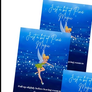Könnte beinhalten: Mehrere Karten mit blauem Hintergrund und weißem Text, der "Just a bit of Pixie Magic" lautet. Die Karten zeigen eine Cartoon-Fee mit blonden Haaren, einem grünen Kleid und Flügeln. Der Text "Pull up slightly before leaving room to disengage" ist ebenfalls sichtbar.