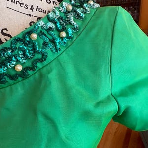 Emma Domb Evening Gown Holiday Formal Dress Green with Sequins and Pearls 画像 10
