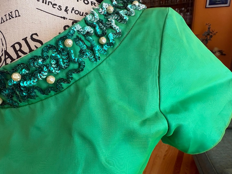 Emma Domb Evening Gown Holiday Formal Dress Green with Sequins and Pearls 画像 10