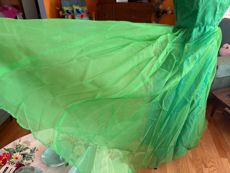 Emma Domb Evening Gown Holiday Formal Dress Green with Sequins and Pearls 画像 11