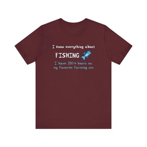 I know everything about fishing shirt - pixel art gamer tee - funny farming sim t-shirt for virtual anglers, fishermen and cozy game fans Maroon