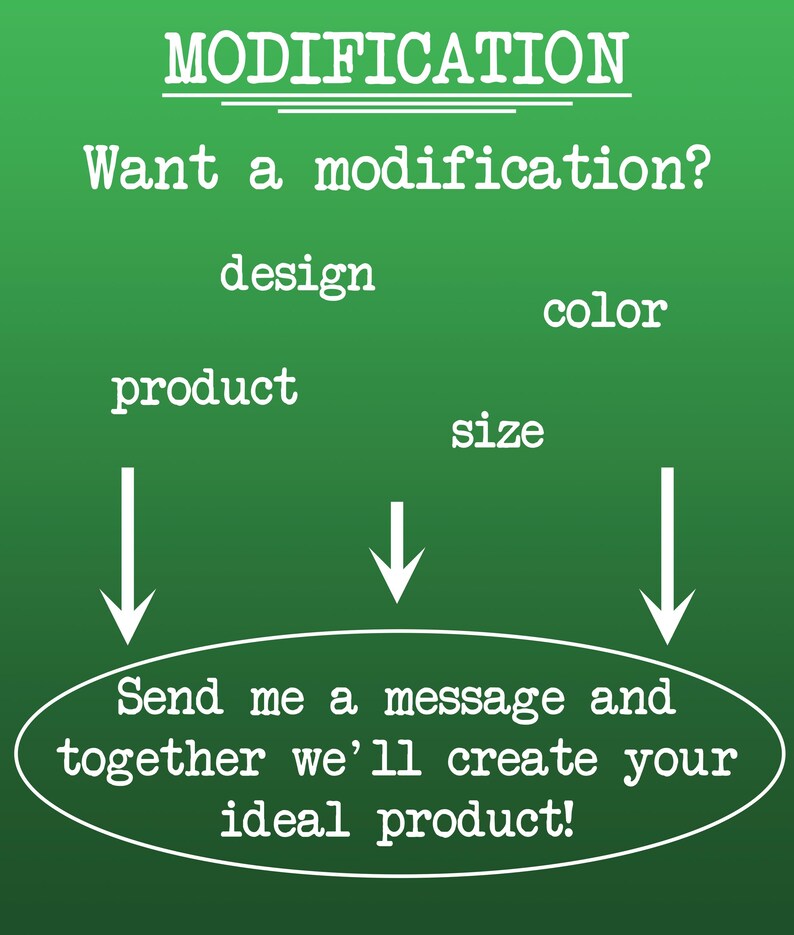 Pu&ograve; includere: Una lavagna verde con testo bianco che dice "MODIFICA" e "Vuoi una modifica?" con frecce che puntano verso il basso alle parole "design", "prodotto", "colore" e "dimensione". Il testo in basso dice "Mandami un messaggio e insieme creeremo il tuo prodotto ideale!"