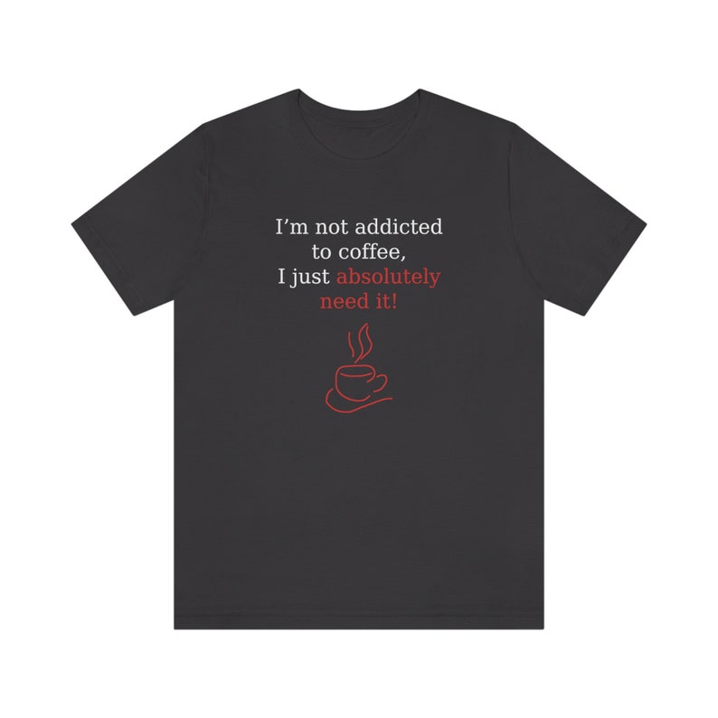 Chemise accro au café, pas accro au café, besoin de t-shirt café, dépendance au café, chemise amateurs de café, t-shirt accro au café, chemises, cadeau amusant Dark Grey