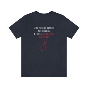 Chemise accro au café, pas accro au café, besoin de t-shirt café, dépendance au café, chemise amateurs de café, t-shirt accro au café, chemises, cadeau amusant Heather Navy