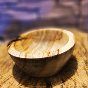 Olive wood bowl - turned by hand - made in Italy