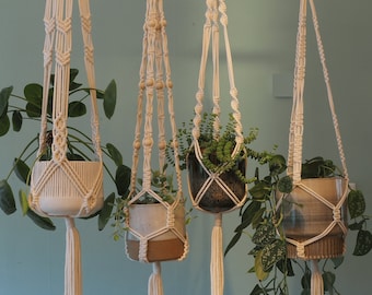 Macrame plant hanger, plant hanger, hanging flower pot, boho living room decor, urban jungle, natural wood beads, Mother's Day gift