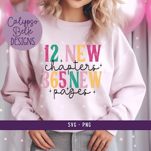 12 nieuwe hoofdstukken, 365 nieuwe pagina's svg, nieuwjaar 2025 svg, gelukkig nieuwjaar 2025 svg, oudejaarsavond, leesgrage nieuwjaar, nieuwjaarsshirt png, lezer