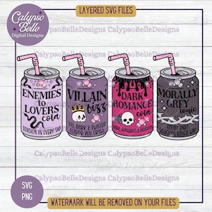 Puede incluir: Cuatro latas coloridas con diseños y textos de inspiración gótica. Las latas están etiquetadas como "Enemies to Lovers Cola", "Villain Fizz", "Dark Romance Cola" y "Morally Grey Tonic".