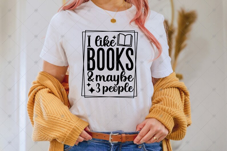 May include: White t-shirt with a black graphic that says "I like books & maybe 3 people".
