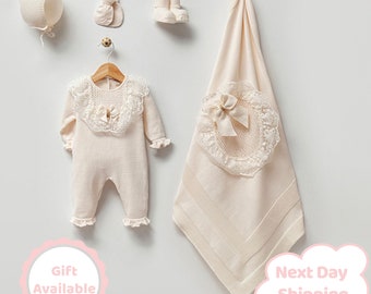 Lace-Trimmed Newborn Girl Coming Home Outfit: Cotton Blend