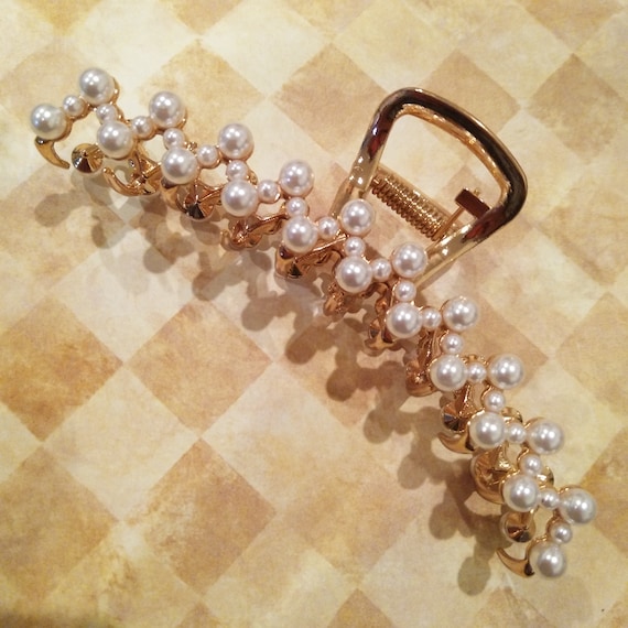 Pearl and metal hair clip Amazon.com : KOLONAMS Hair Claw, Pearl Hair Clip, Strong  main image 4