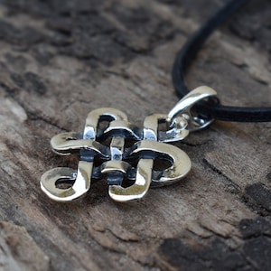 Eternety Knot Halsketten-Anhänger in Sterling Silber, handgemachter Schmuck mit Endlos- oder Unendlichkeitsknoten, Jahrestagsgeschenk für Frau