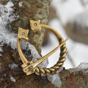 Large Norse Brooch, Twisted Horseshoe Brooche in Bronze or Silver, Big Cloak Pin, Medieval Style Fibula, Sustainable Gift for Viking
