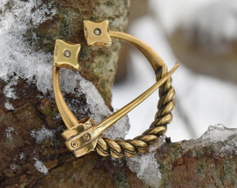 Large Norse Brooch, Twisted Horseshoe Brooche in Bronze or Silver, Big Cloak Pin, Medieval Style Fibula, Sustainable Gift for Viking