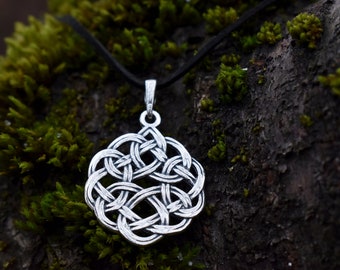 Elegante Collana Protettiva Con Nodo Celtico In Argento Sterling