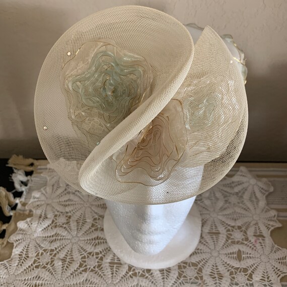 Vintage Pillbox Hat Whimsy Hat Beige Lace Tulle H… - image 5