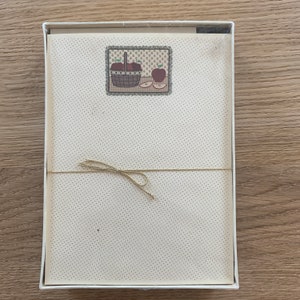 1983 Vintage Stationary Montag Country Appliqué  Decorated Sheets and Envelopes
