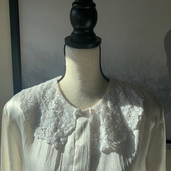 Vintage 80's  Ivory White Blouse with Lace Collar… - image 2