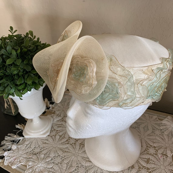 Vintage Pillbox Hat Whimsy Hat Beige Lace Tulle H… - image 1