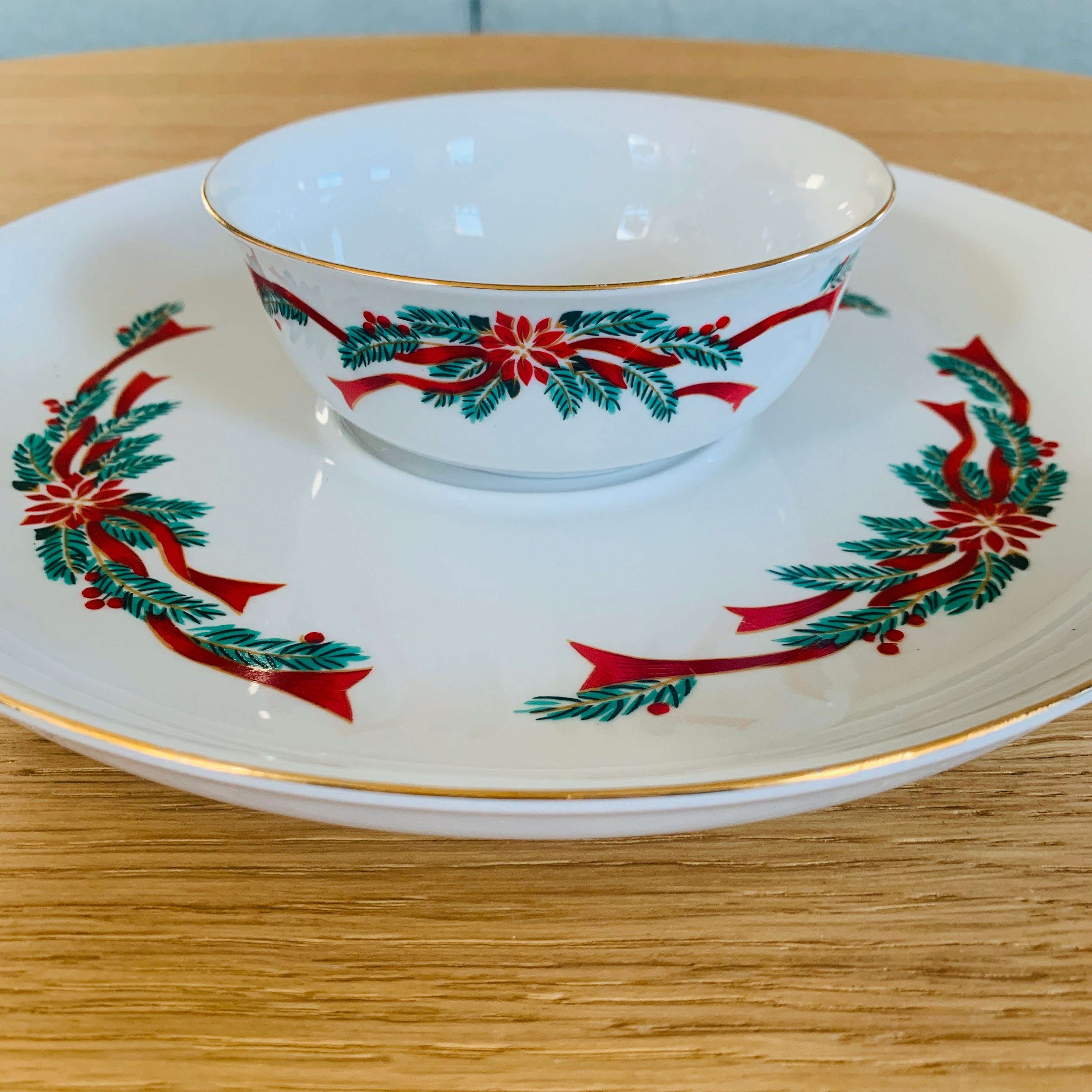 Tienshan Holiday CHIP DIP SET Fine China Poinsettia Ribbon Pcs