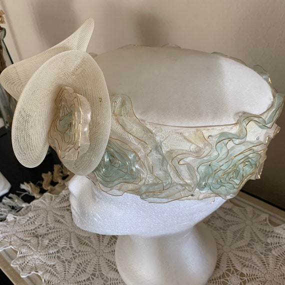 Vintage Pillbox Hat Whimsy Hat Beige Lace Tulle H… - image 2