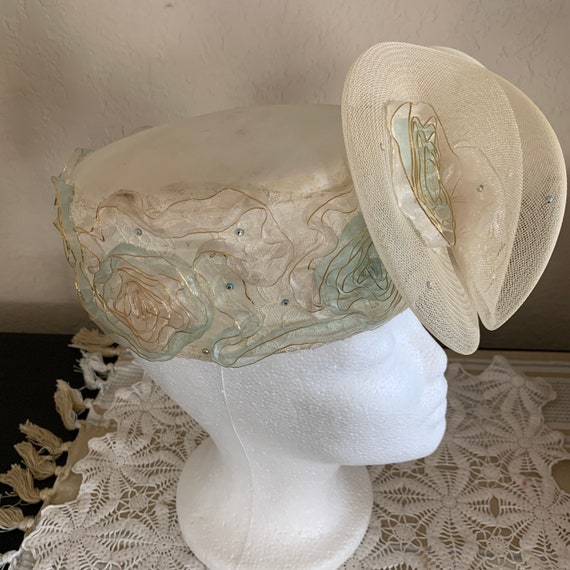 Vintage Pillbox Hat Whimsy Hat Beige Lace Tulle H… - image 3