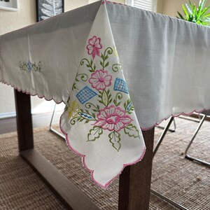 Vintage Square Tablecloth, Floral Embroidery Pink Scalloped Edging,Tablecloth and Napkins set of 6