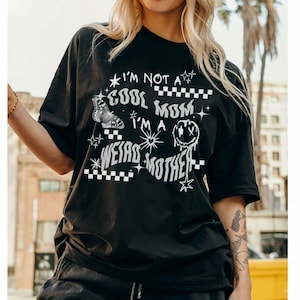 Ich bin keine coole Mutter, ich bin eine seltsame Mutter | Seltsame Mütter bauen Charakter | Mama und ich passendes Outfit | Gothic Punk Stil | Inked Mama Shirt