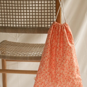 Sac bibliothèque - Pink Meadow, Sac bibliothèque pour enfants, Sac fourre-tout, Sac livre pour enfants, Sac sur mesure, Fait main