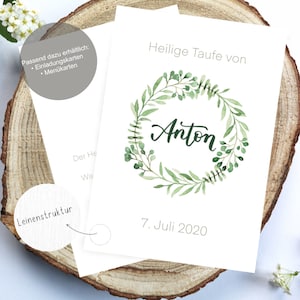 Könnte beinhalten: Weiße Einladungskarte mit einem grünen Aquarell-Kranz-Design. Der Name "Anton" ist in einer Schreibschrift innerhalb des Kranzes geschrieben. Das Datum "7. Juli 2020" ist darunter gedruckt. Zusätzlicher Text ist sichtbar.