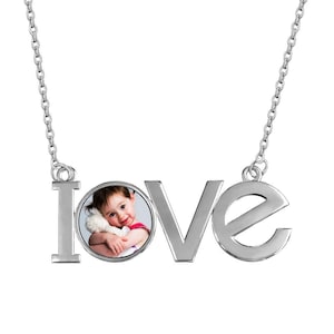 Collar con colgante de pareja con letras de amor personalizadas / Elegante diseño de metal / Regalo único, personalizado y romántico para tu pareja