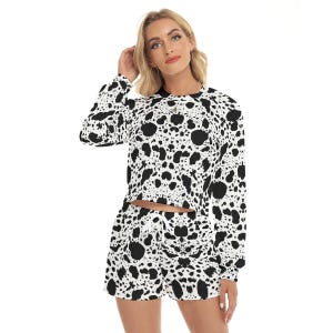 Black & White Cow Print Animal Print Women&#39;s Short Sleeve AOP Shirt, Cow Print All-Over Print Women&#39;s Short Sweatshirt and Pants Set.
