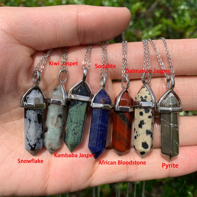 Crystal Point Pendant, Crystal Point Pendant, Silver Crystal Necklace, Healing Crystal Necklace, Rainbow Fluorite, Amethyst, Labradorite. Bild 3