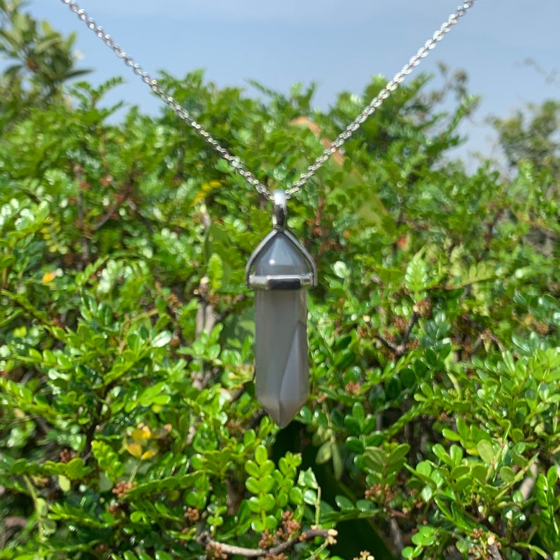 Crystal Point Pendant, Crystal Point Pendant, Silver Crystal Necklace, Healing Crystal Necklace, Rainbow Fluorite, Amethyst, Labradorite. Bild 6