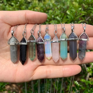 Crystal Point Pendant, Crystal Point Pendant, Silver Crystal Necklace, Healing Crystal Necklace, Rainbow Fluorite, Amethyst, Labradorite. Bild 1