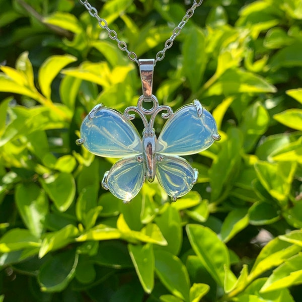 Butterfly Crystal Necklace, Gemstone Butterfly Necklace, Water Drop Shape Crystal,  Adjustable Necklace, Halloween Decoration, Gift.