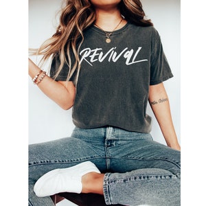 Unisex Christian T-shirt|Revival|Faith Shirt|Women&#39;s Oversized Christian Tee|Jesus Shirt|Men&#39;s Christian Shirt|Comfort Colors Shirt