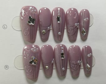 Unghie finte a farfalla color malva antico fatte a mano, effetto bara personalizzato