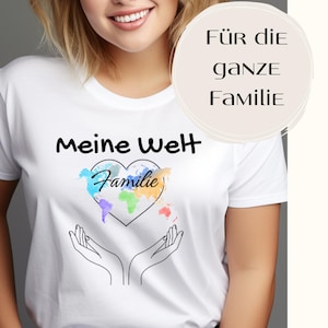 T-shirt « Mon monde est une famille » – T-shirt carte du monde, famille, cœur | Déclaration colorée pour les familles – T-shirt bio femme « Un monde coloré »