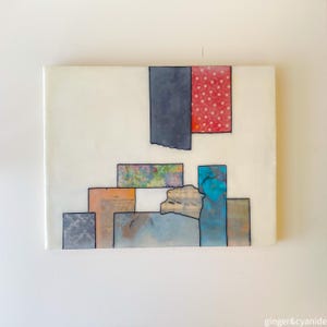 Lege ruimte: een originele encaustic collage met gemengde technieken op paneel van de wiegplaat