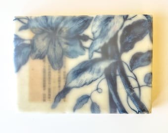 Toile bleue collage - une peinture à l'encaustique technique mixte originale 7 x 5 po sur panneau de bouleau bercé