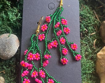 Pendientes Boho con margaritas y cuentas / Flecos florales hechos a mano / Margaritas / Joyería con flores de lavanda / Pendientes florales artesanales / Regalo para ella