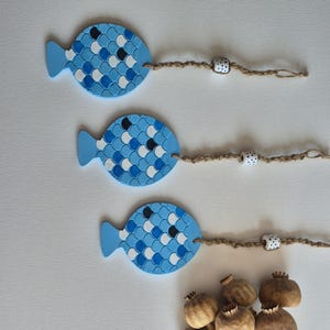 Hand Painted Ceramic Fish Wall Hanging – Blue Ocean Style Nautical Ornament, Coastal Home Decor, Set of 3
