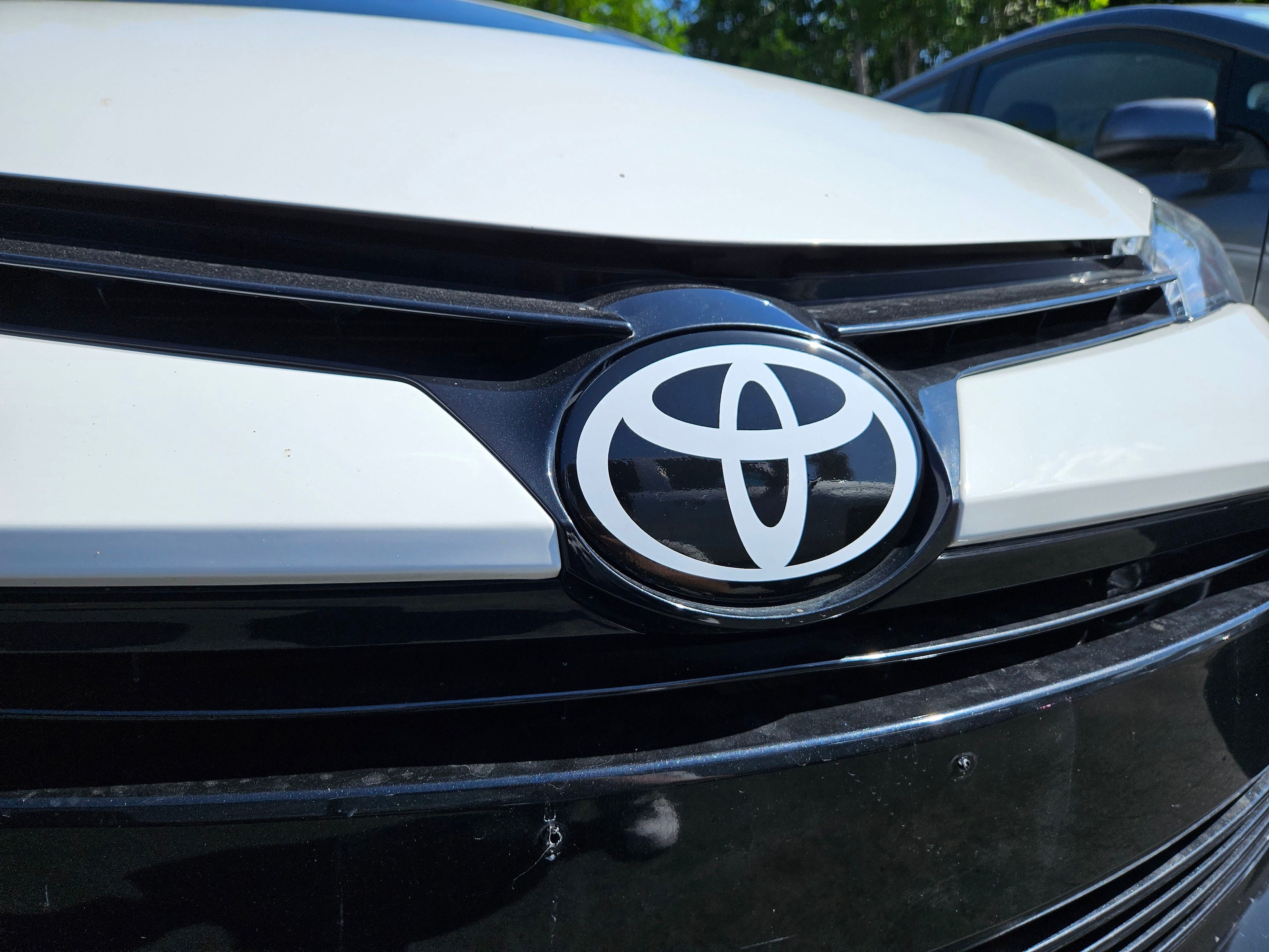 Buy Toyota Corolla Axio 2012-2019 Front Grill Logo In Pakistan - Foto 12